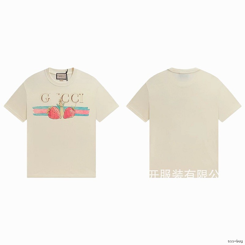 Gucci Vintage Off-white T-shirt with Strawberry Rabbit Print