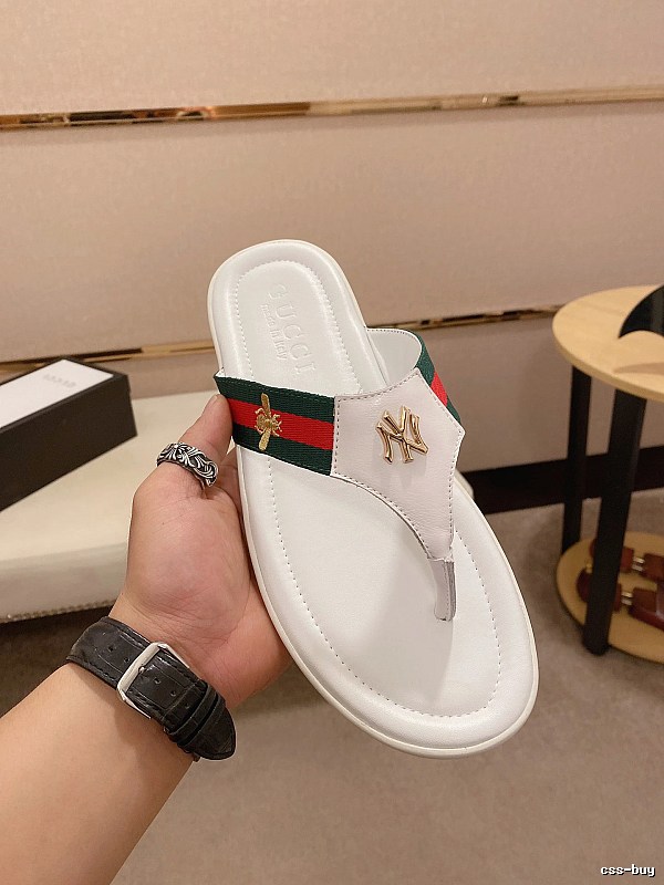 Gucci x NY Co-branded Vintage Style White Flip-Flops