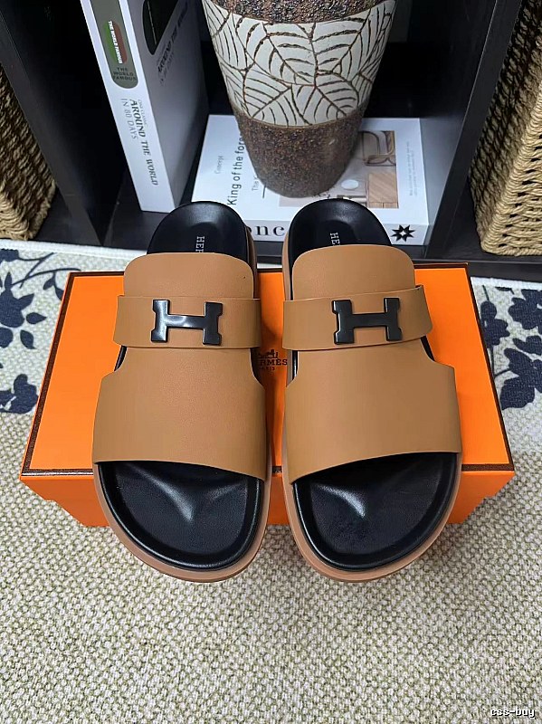 Hermès Classic H-Buckle Light Luxury Style Caramel Slides