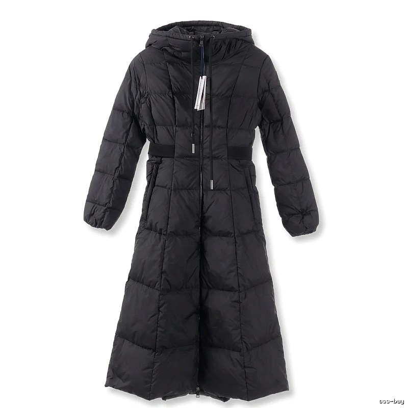 Long black down jacket of Moncler
