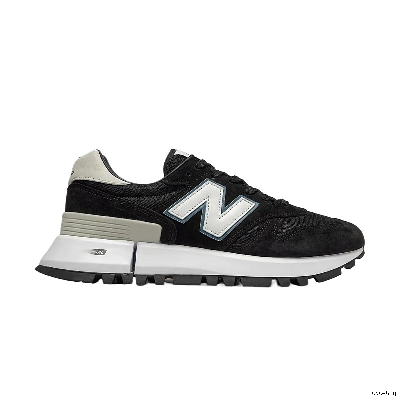 New Balance retro - style black shoes