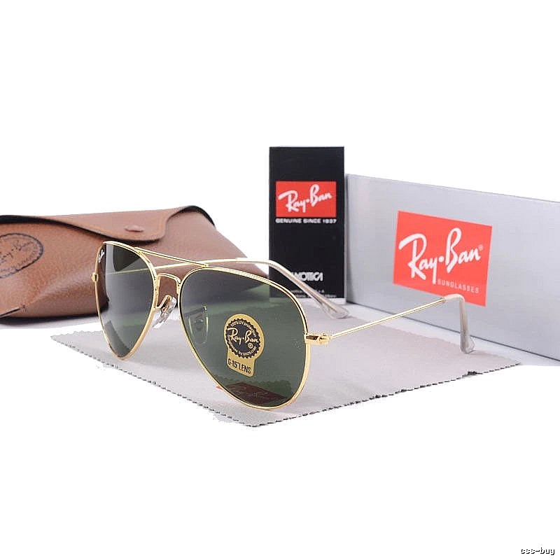Ray-Ban Relaxed Aviator sunglasses Gold Tone Sunglasses with Versatile Design