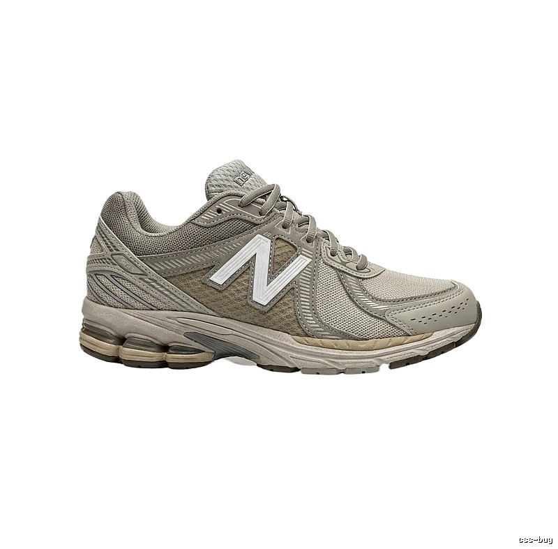 Retro-style grey sports shoes of New Balance