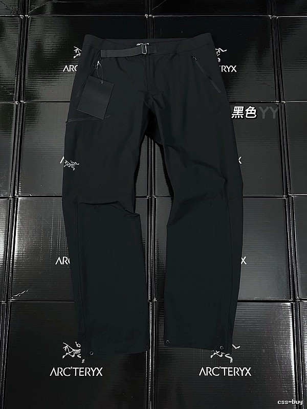Technical Hiking Pants in Black with discreet logo - Arc'teryx