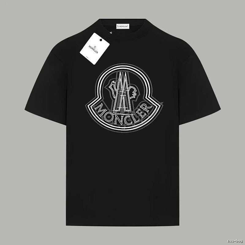 The classic black T-shirt of Moncler.